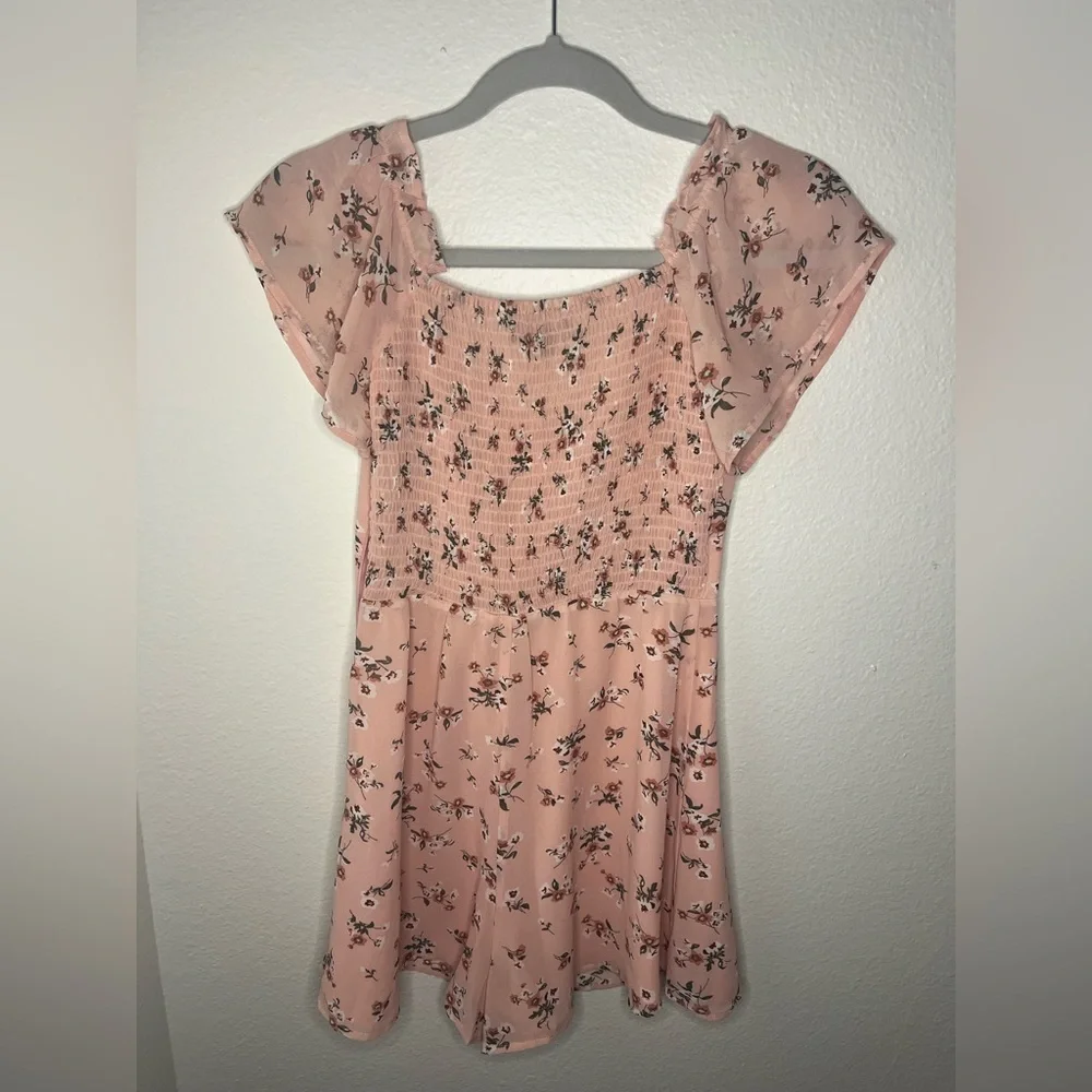 Lulu's Women’s Pink Floral Romper with Flutter Sleeves - Picture 7 of 8